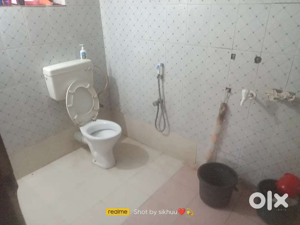 We need honest  3roomate in our room