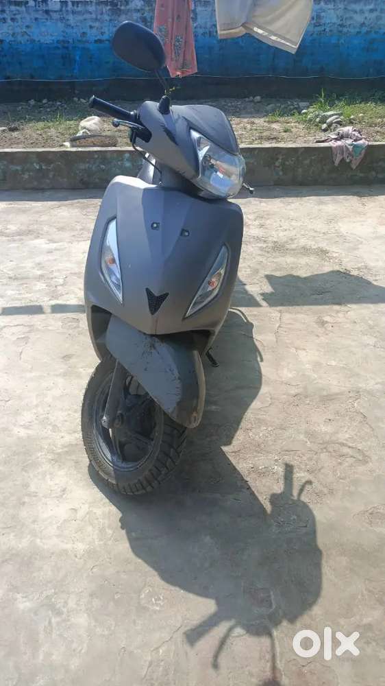 ONE HAND SCOOTER..