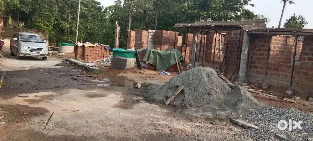 ANGAMALY TOWN 2 KM KIDAGOOR CHURCH NEAR BY 5,7, 10 CENT PLOTS AVAILABL