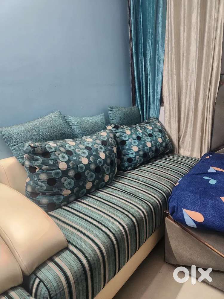 5 seater sofa set with table