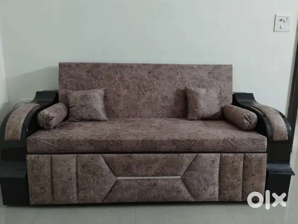 Bed Cum Sofa 6*6 inch.
