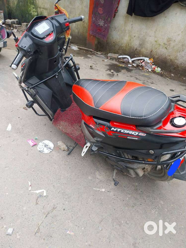 Red black scooty