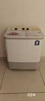 LLOYD Semi Automatic Washing Machine