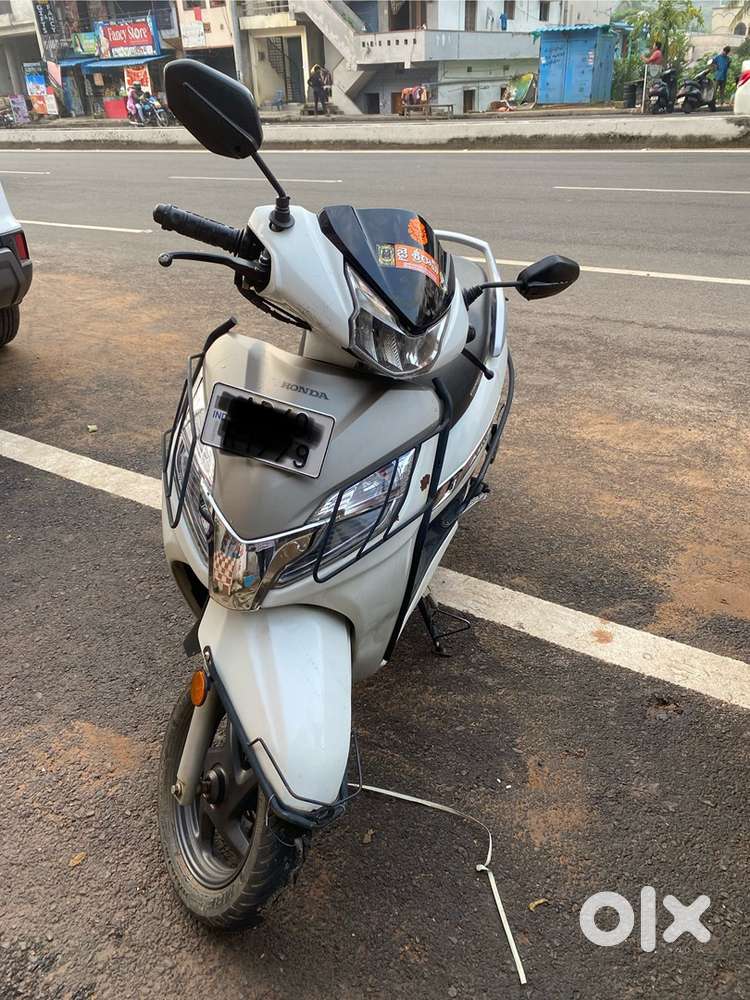 Activa 125 white