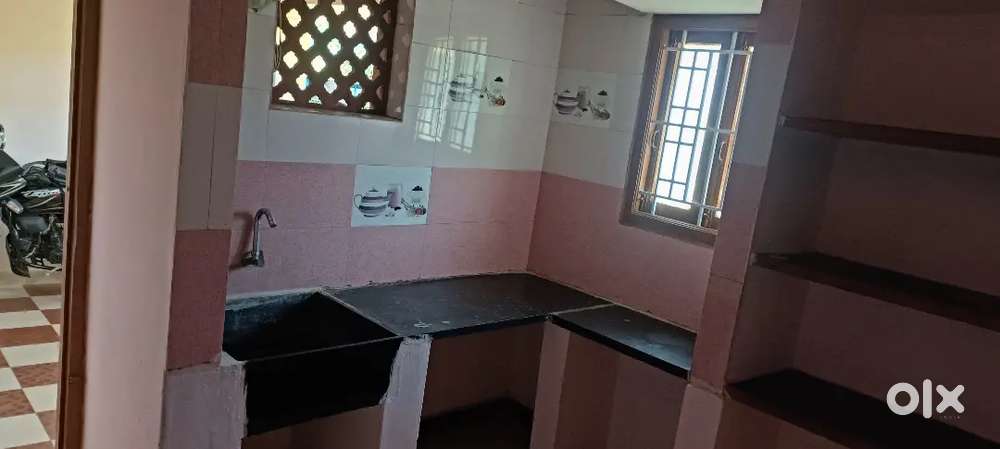 வீடு வாடகைக்கு விடப்படும் ரூம் ஒன்று கிச்சன் ஒன்று