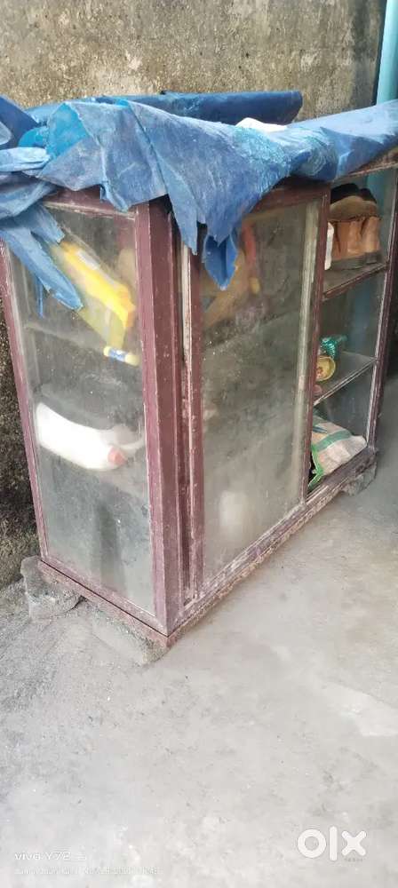 Glass stante