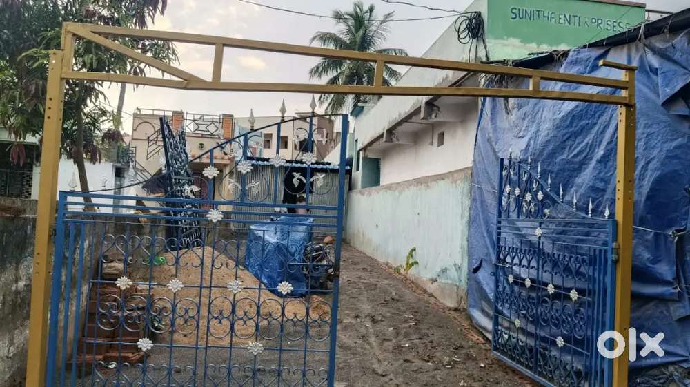 Shed with plain space