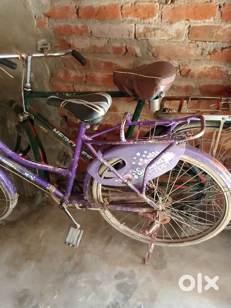Very good condition bycycle first owner white colour nice performance