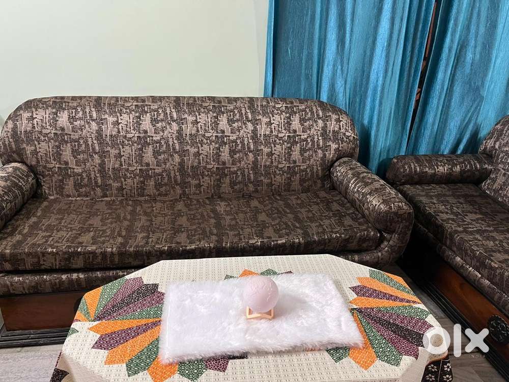 5 seater sofa set with centre table