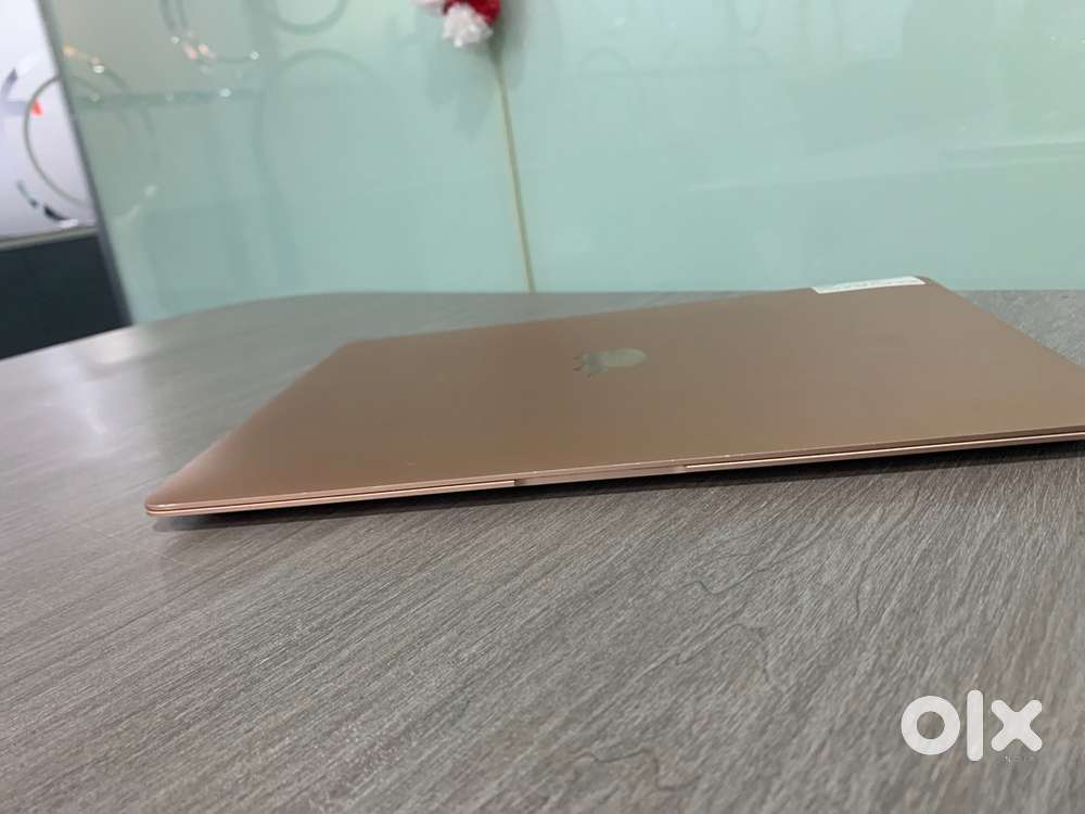 Macbook Air M1 Chip/2020/13inch /8GB RAM/256GB SSD/Working Good