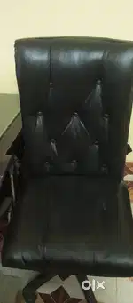 Office chair and table very good conditions