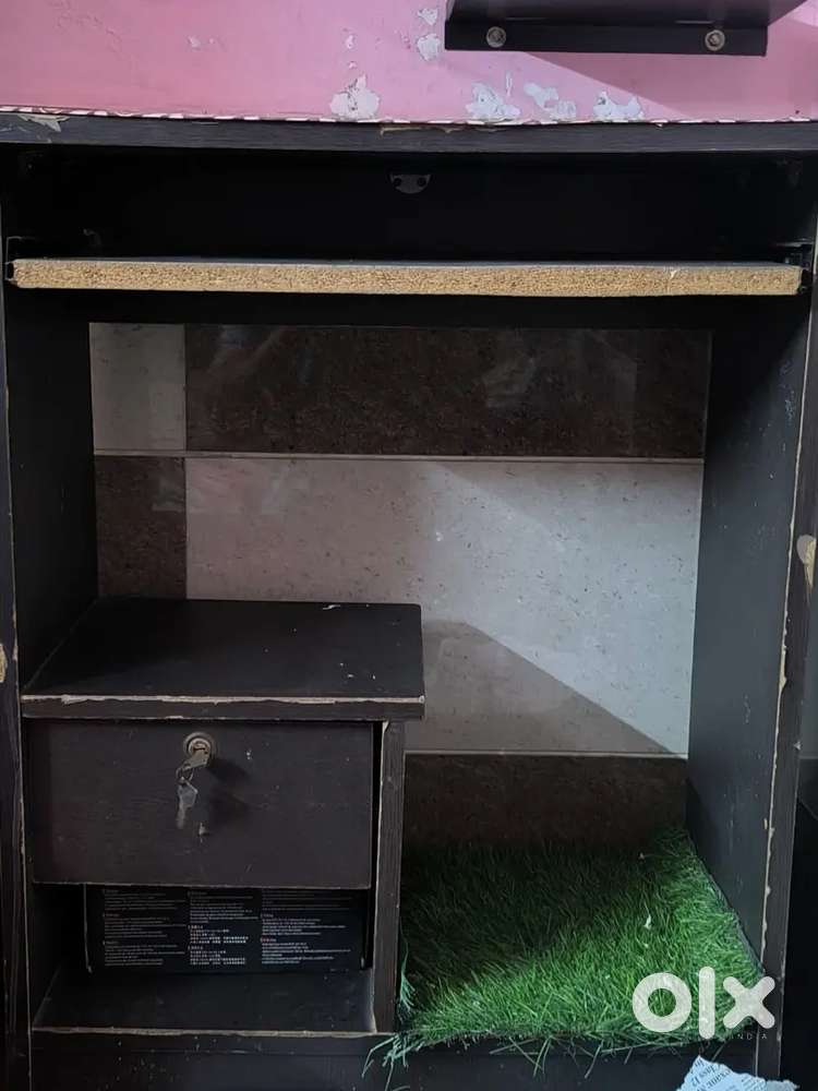 Computer table