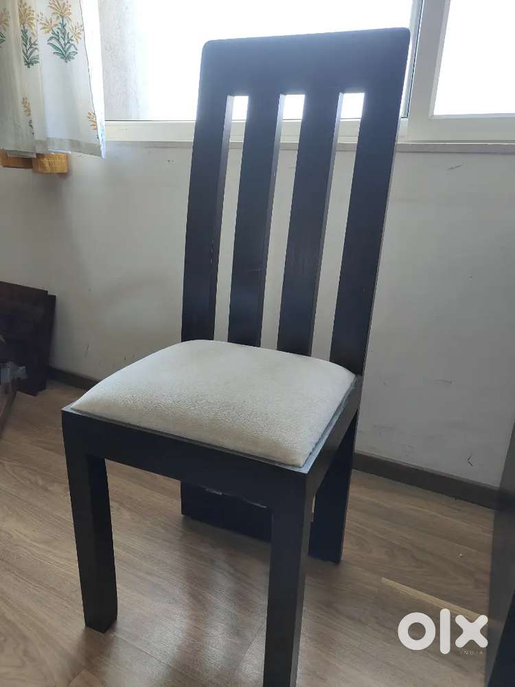 4 dining table chairs