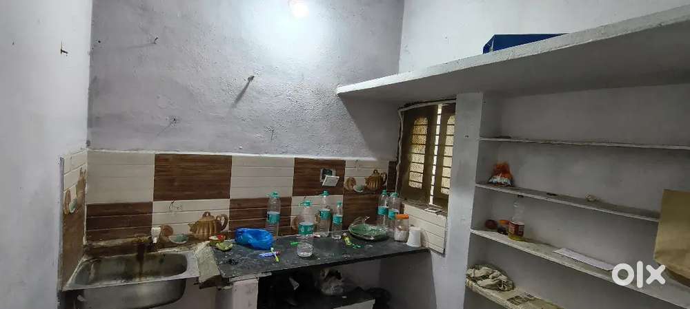 Looking for single  roommate..