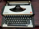 ANTIQUE  OLYMPIA  GERMAN  TYPEWRITER