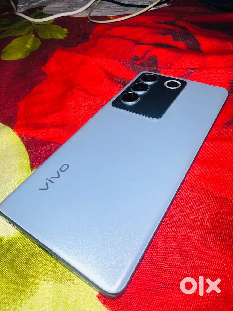 Vivo V27 8,128 blue colour