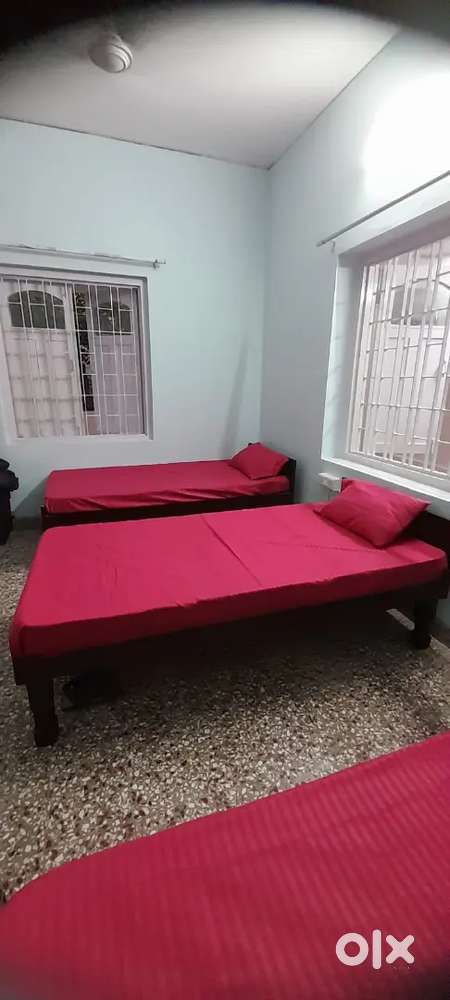 Ellora park & subhanpura  boys pg very highly maintain with fecilitys