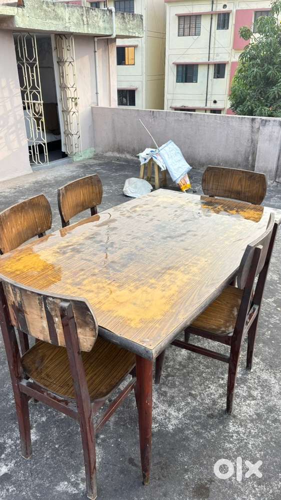 Wooden dining table with 6 chair