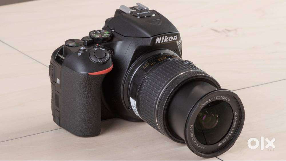 Nikon D5600 18-55mm + 70-300mm lens including carry bag and flash