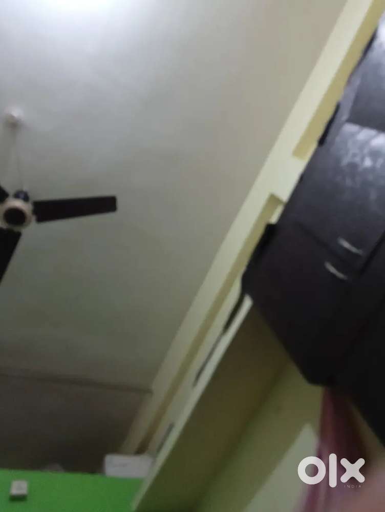 Rent me dena hai relwe station se 4 km