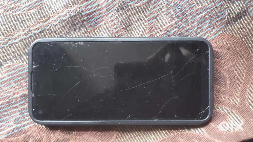 Phone ka glass tuta hai baki phone mint condition me hai