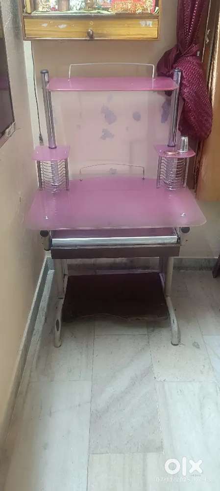 Computer table