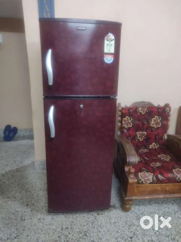 Sansui double doore fridge 230 Liters Good working condition.