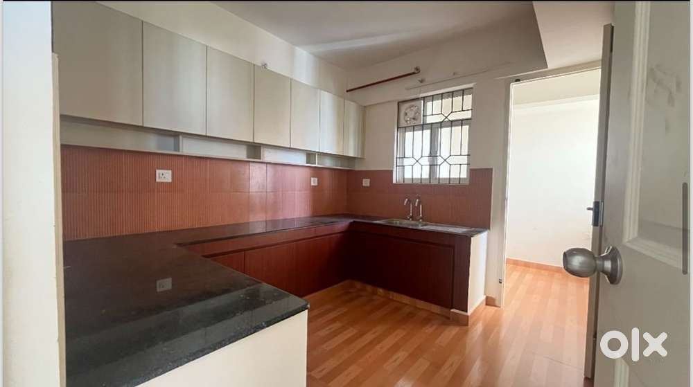 Single/shared room in a fully furnished flat for women