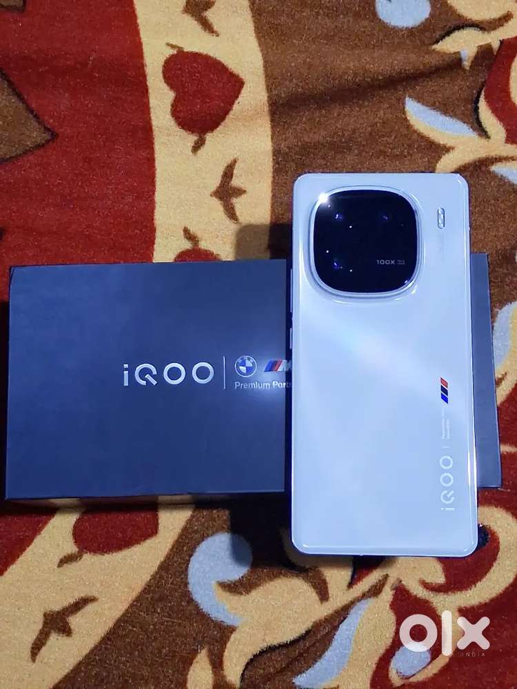 iQOO 12 LEGEND BMW EDITION 16 GB 512 GB