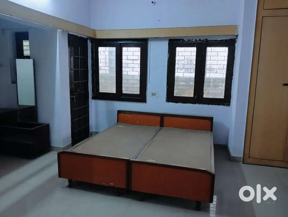1bhk fully furnished house at 1st floor for rent in Aliganj