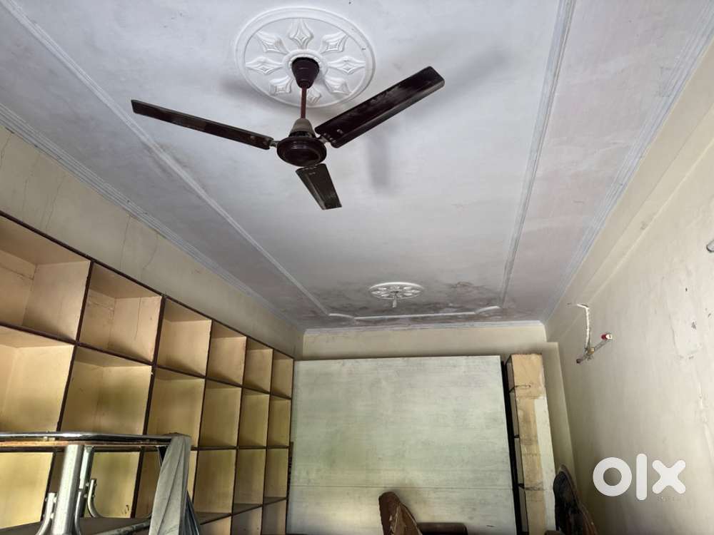 on road shop for rent