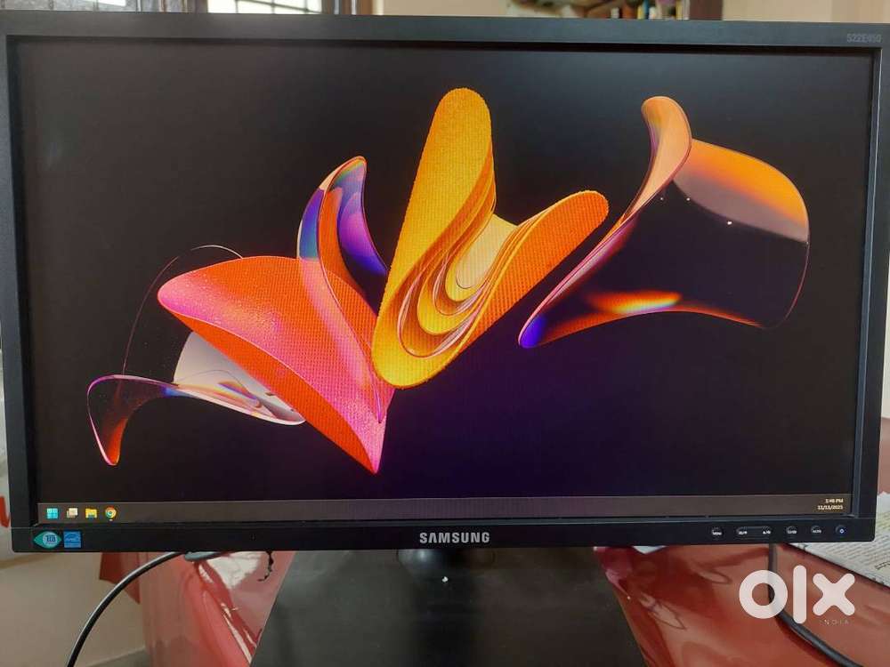 Samsung 22-inch flat screen monitor with HDMI/VGA port