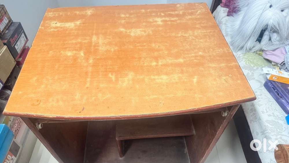 Solid Wooden Computer Table / Study Desk in Good Condition