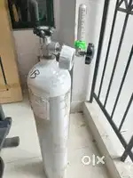 Portable oxygen cylinder