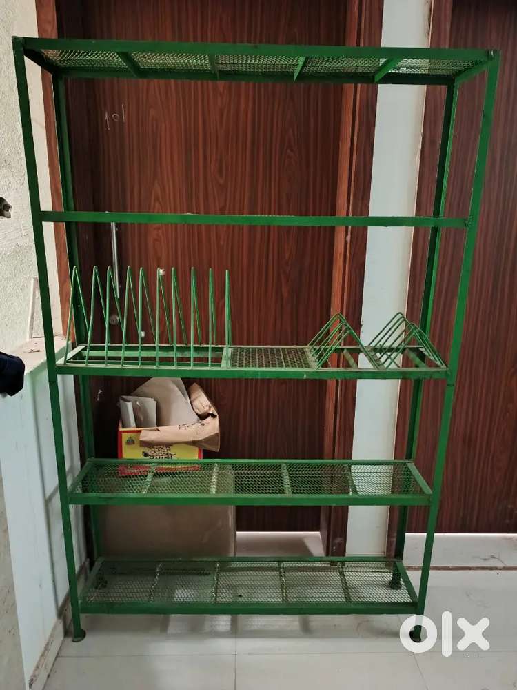 Kitchen crockery stand