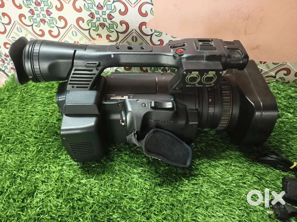 Panasonic 160 video camera 1000 hour running  2 battery try pad light