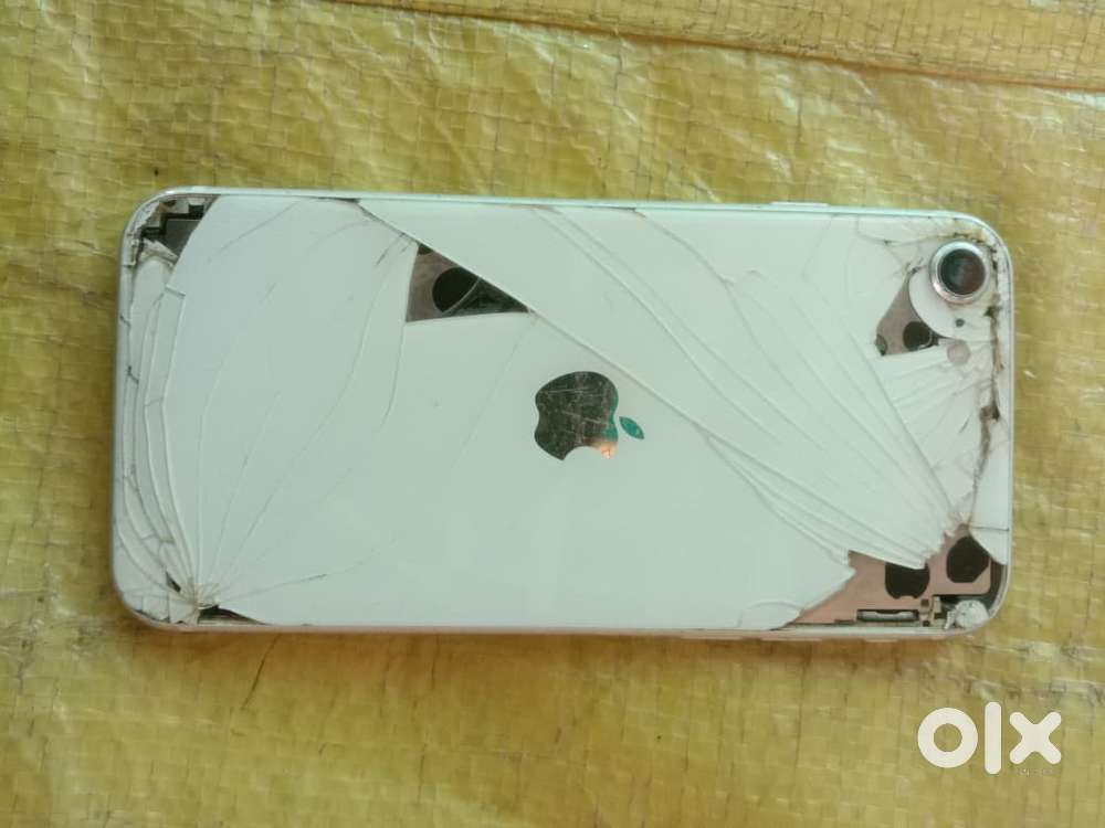i phone se 2020 back pannel cracked display change but work perfect