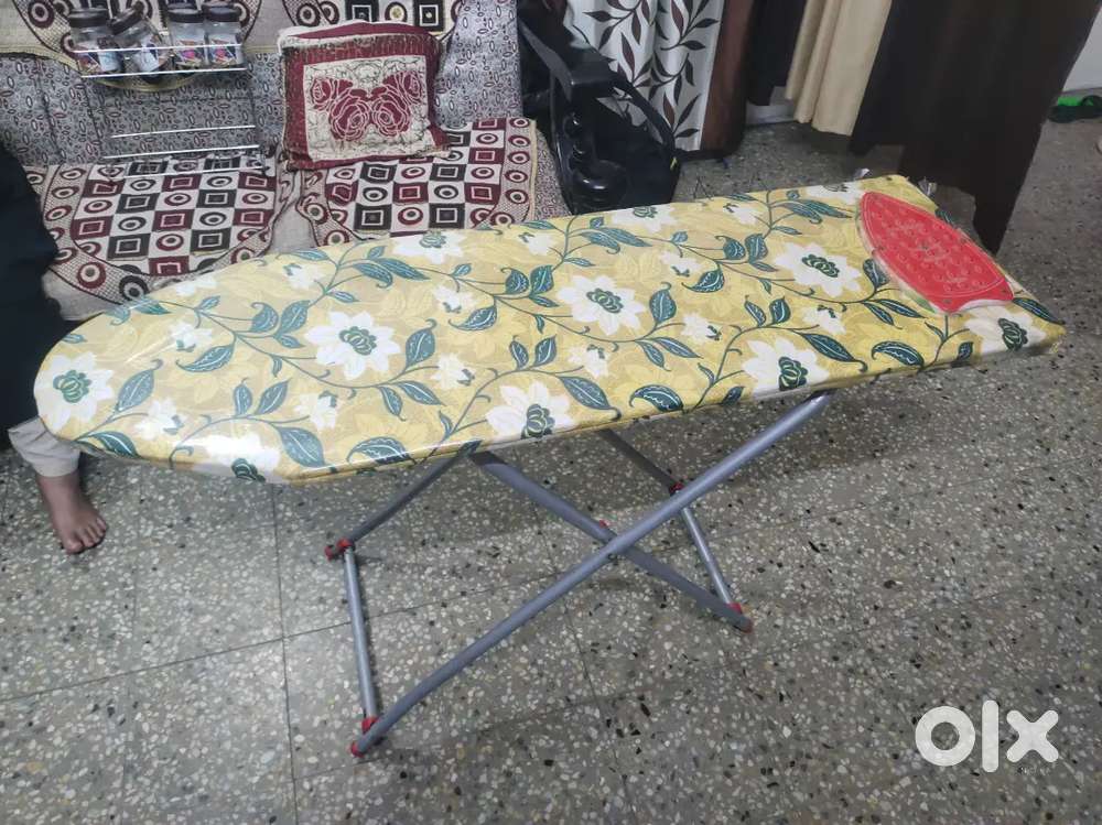 Foldable Iron Table..Excellent Condition.. Reasonable price