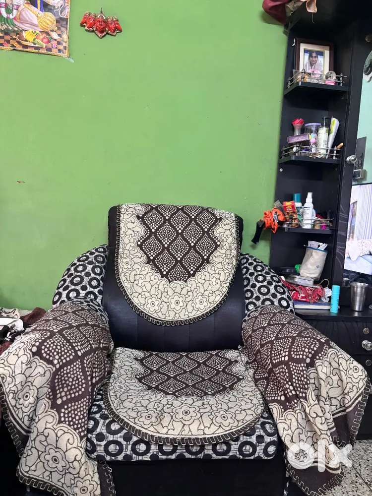 5-Seater Sofa Set in Excellent Condition – Stylish & Affordable!