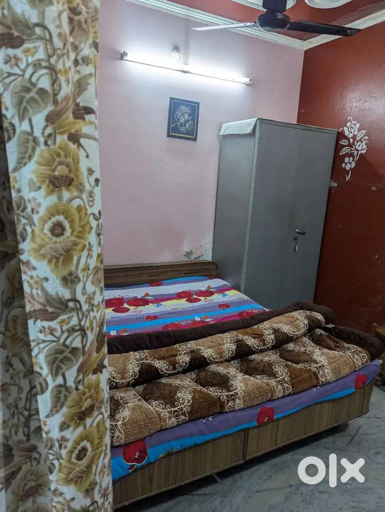 WELL FURNISHED 1 ROOM WITH ATTACHED WASHROOM AND KITCHEN