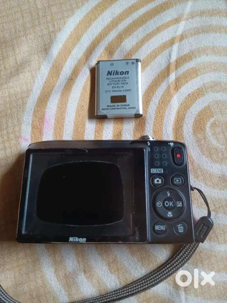 Nikon A 100