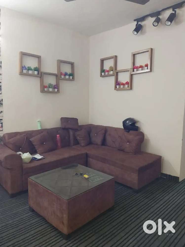 Sofa set 5 seater 2 puffy 1 central tabel 2 set available