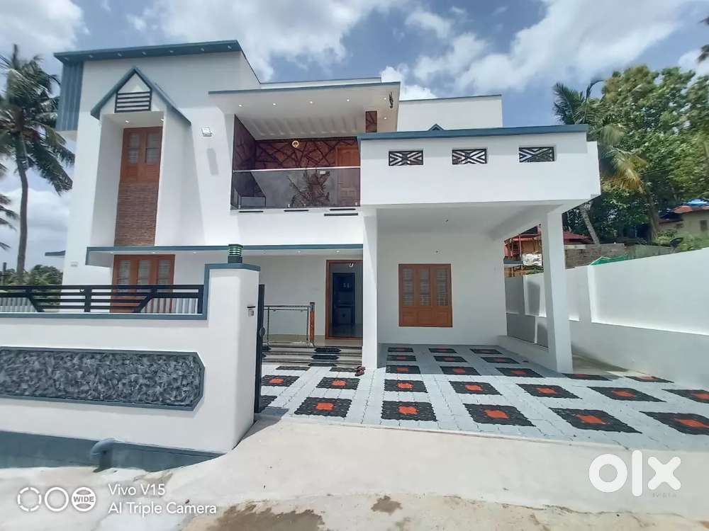 RED BRICK HOUSE KAZHAKOOTTAM KATTAYIKONAM JUST 50 METER  MAIN ROAD