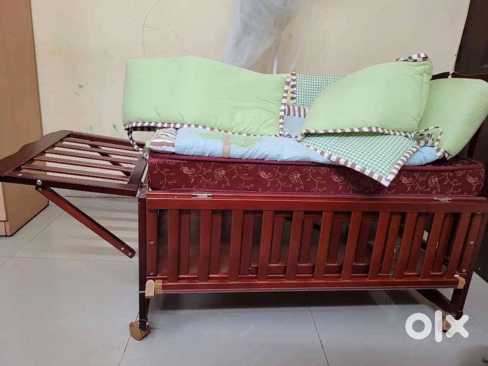 Babyhug chester with mattress