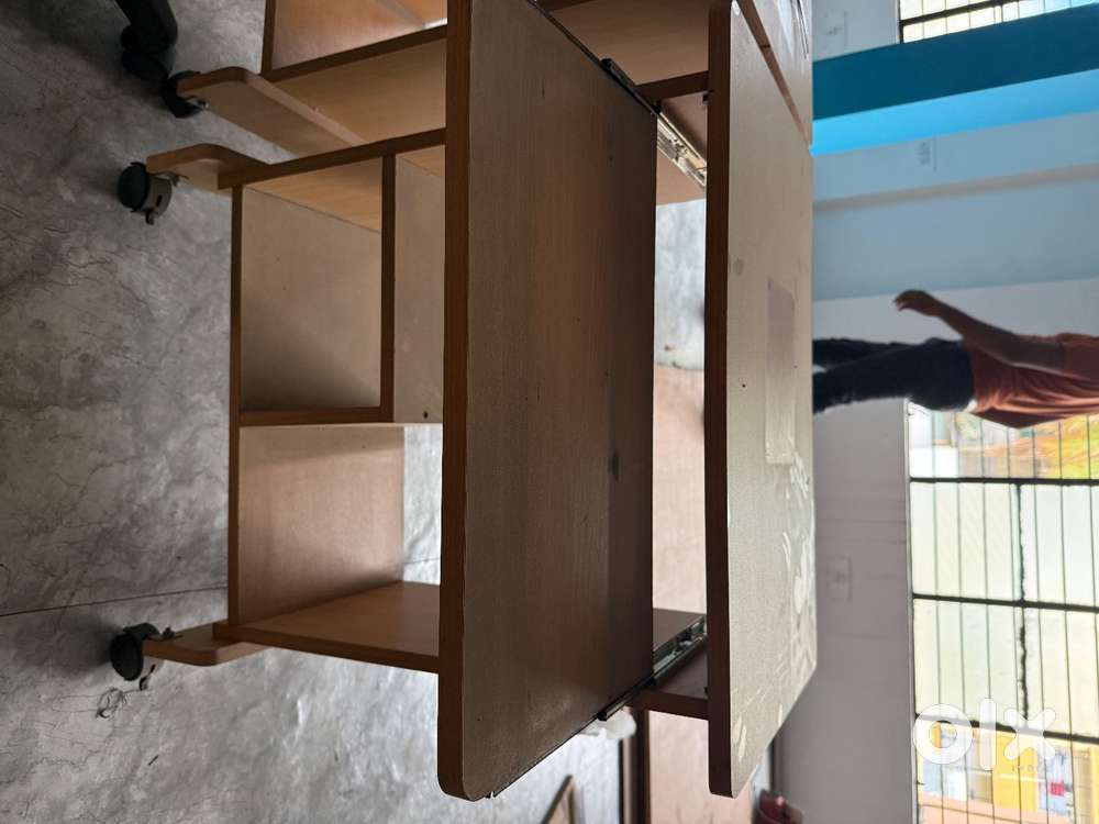 Computer table