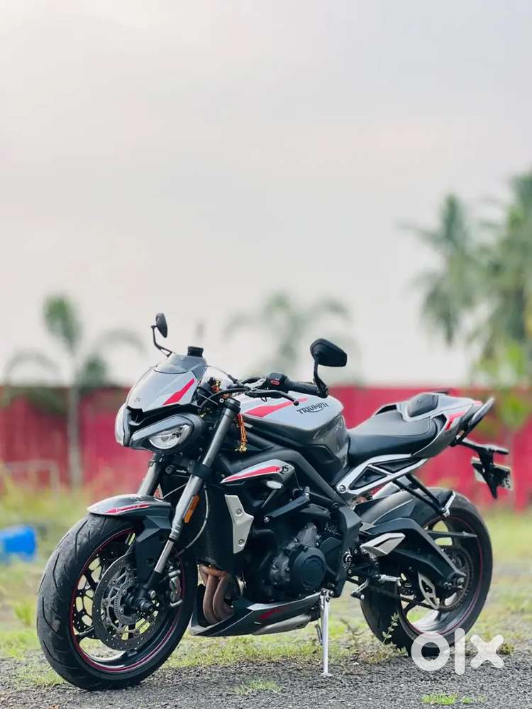 Dual exhaust dual keys dual seats new tyres