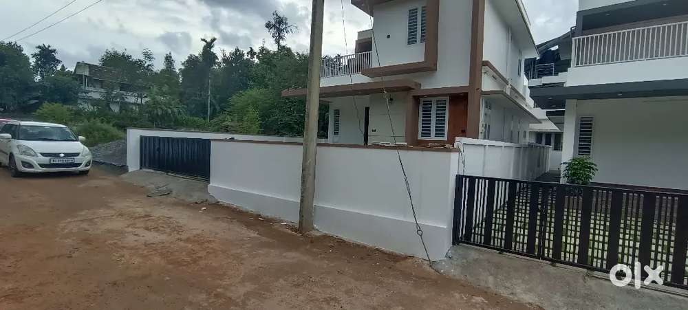 അങ്കമാലി മൂക്കന്നൂരിൽ 5 സെൻ്റ് മുതൽ മൂക്കന്നൂർ ടൗൺ 1 km