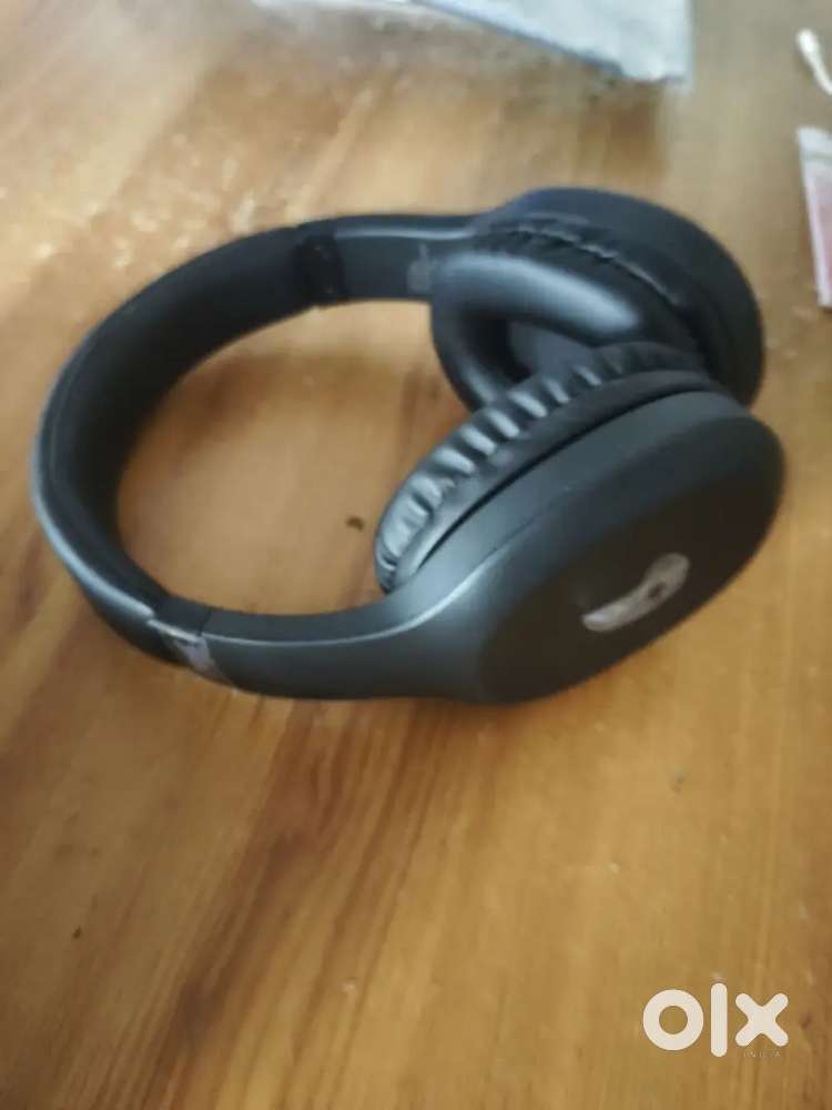 Boat Rockerz 412 blootooth headphone (black)