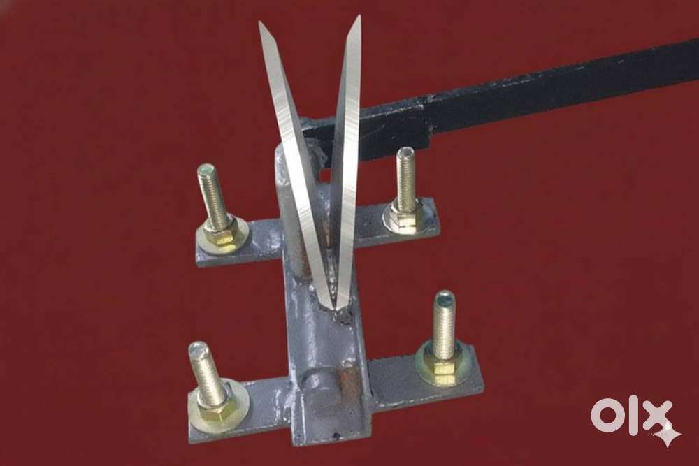 Coconut shelling( dehusking) machine- Table mounting