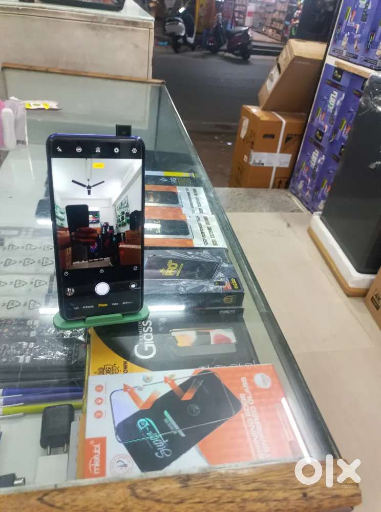 Vivo v 15 pro 6/128 mast codishen hai